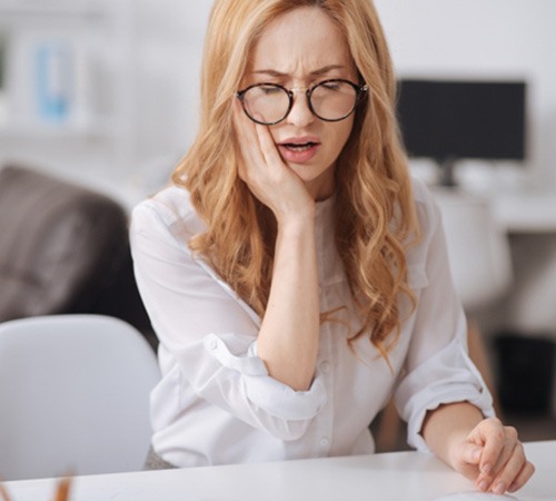 Woman with toothache